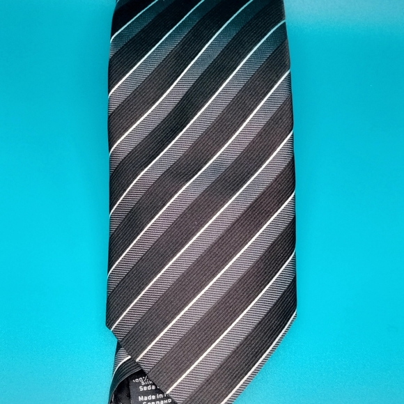 BOSS Hugo Boss Silk Necktie Gray Black Striped Tie Made in Italy Textured Formal - Picture 5 of 11